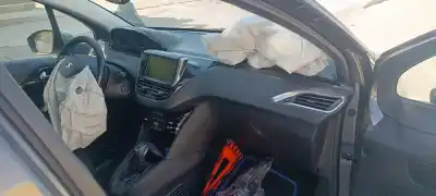 Scrapping Vehicle peugeot 208 allure of the year 2018 powered hn01