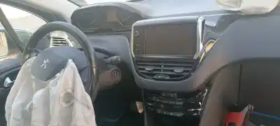 Scrapping Vehicle peugeot 208 allure of the year 2018 powered hn01