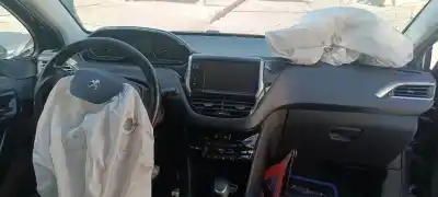 Scrapping Vehicle peugeot 208 allure of the year 2018 powered hn01