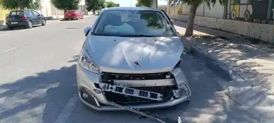 Scrapping Vehicle peugeot 208 allure of the year 2001 powered hm01