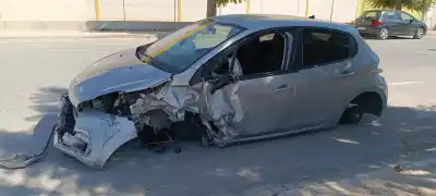 Scrapping Vehicle peugeot 208 allure of the year 2001 powered hm01