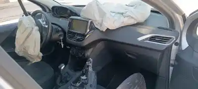 Scrapping Vehicle peugeot 208 allure of the year 2001 powered hm01