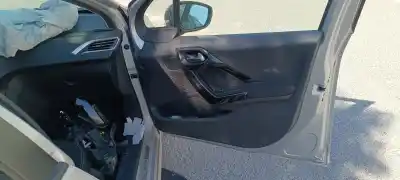 Scrapping Vehicle peugeot 208 allure of the year 2001 powered hm01