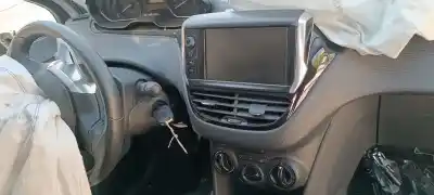 Scrapping Vehicle peugeot 208 allure of the year 2001 powered hm01