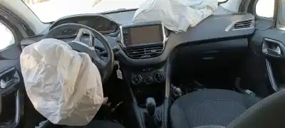 Scrapping Vehicle peugeot 208 allure of the year 2001 powered hm01