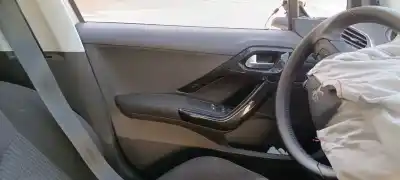 Scrapping Vehicle peugeot 208 allure of the year 2001 powered hm01