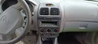 Veicolo di demolizione hyundai accent (lc) gl 4p dell'anno 2003 alimentato g4ea