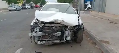 Veículo de Sucata toyota auris hybrid active do ano 2001 alimentado 