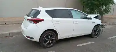 Veículo de Sucata toyota auris hybrid active do ano 2001 alimentado 