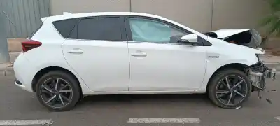 Veículo de Sucata toyota auris hybrid active do ano 2001 alimentado 