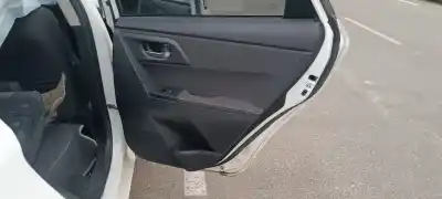 Veículo de Sucata toyota auris hybrid active do ano 2001 alimentado 