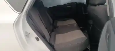 Veículo de Sucata toyota auris hybrid active do ano 2001 alimentado 