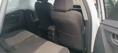 Veículo de Sucata toyota auris hybrid active do ano 2001 alimentado 