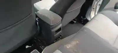 Veículo de Sucata toyota auris hybrid active do ano 2001 alimentado 