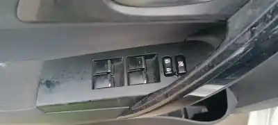 Veículo de Sucata toyota auris hybrid active do ano 2001 alimentado 