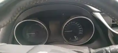 Veículo de Sucata toyota auris hybrid active do ano 2001 alimentado 