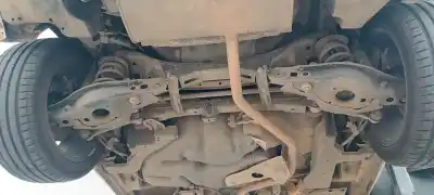 Veículo de Sucata toyota auris hybrid active do ano 2001 alimentado 