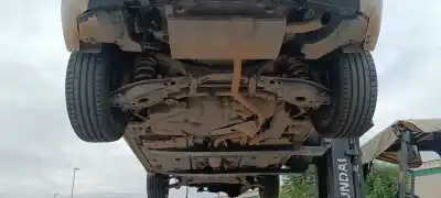 Veículo de Sucata toyota auris hybrid active do ano 2001 alimentado 