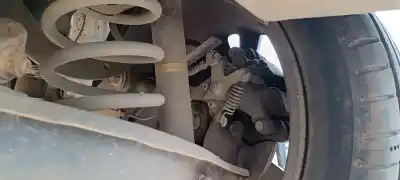 Veículo de Sucata toyota auris hybrid active do ano 2001 alimentado 