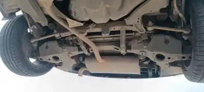 Veículo de Sucata toyota auris hybrid active do ano 2001 alimentado 