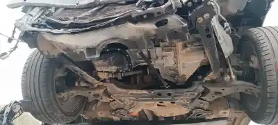 Veículo de Sucata toyota auris hybrid active do ano 2001 alimentado 