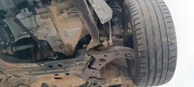 Veículo de Sucata toyota auris hybrid active do ano 2001 alimentado 