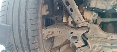 Veículo de Sucata toyota auris hybrid active do ano 2001 alimentado 