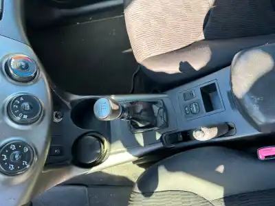 Veículo de Sucata toyota rav 4 (a3) executive do ano 2001 alimentado 2adftv