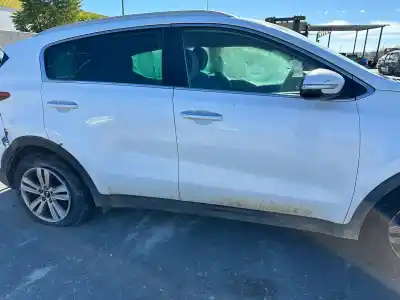 Veicolo di demolizione kia sportage drive 2wd dell'anno 2001 alimentato d4fd