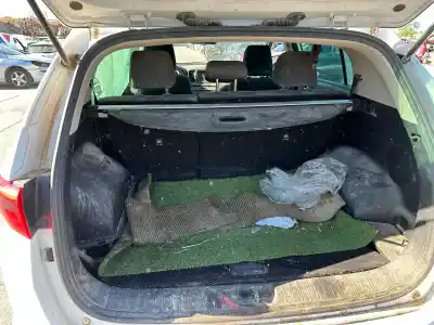 Veicolo di demolizione kia sportage drive 2wd dell'anno 2001 alimentato d4fd