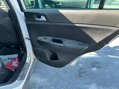 Veicolo di demolizione kia sportage drive 2wd dell'anno 2001 alimentato d4fd