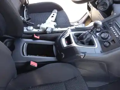 Scrapping Vehicle peugeot 5008 access of the year 2001 powered 9hr