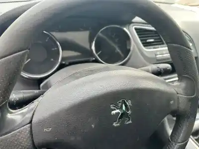 Veículo de Sucata peugeot 5008 allure do ano 2001 alimentado 