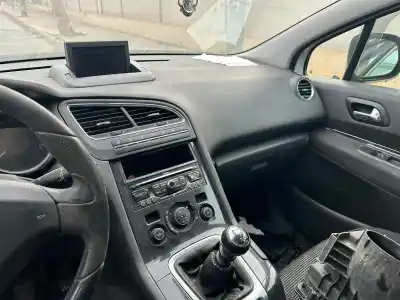 Veículo de Sucata peugeot 5008 allure do ano 2001 alimentado 