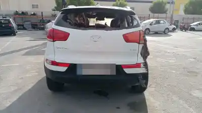 Veicolo di demolizione kia sportage emotion 4x2 dell'anno 2014 alimentato d4fd