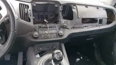 Veicolo di demolizione kia sportage emotion 4x2 dell'anno 2014 alimentato d4fd