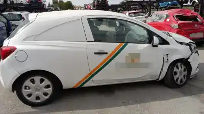 Veicolo di demolizione opel corsa d color edition dell'anno 2001 alimentato a13dtc