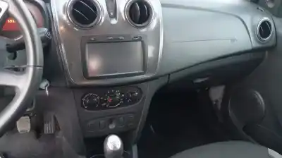 Veículo de Sucata RENAULT CLIO IV Limited do ano 2001 alimentado 