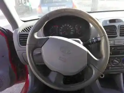 Veicolo di demolizione hyundai accent (lc) gl 4p dell'anno 2001 alimentato g4eh