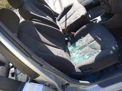 Vehicul casat hyundai accent (lc) l crdi al anului 2002 alimentat d3ea