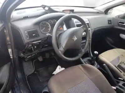 Veicolo di demolizione peugeot 307 (s1) xr dell'anno 2002 alimentato rhy