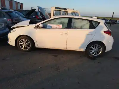 Vehicul casat toyota auris active al anului 2014 alimentat 1nd