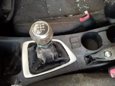 Vehicul casat toyota auris active al anului 2014 alimentat 1nd