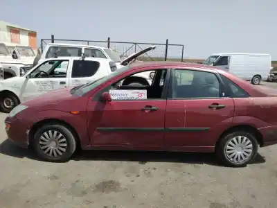 Sloopvoertuig ford focus berlina (cak) ambiente van het jaar 2001 aangedreven fydb