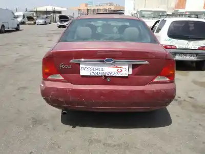 Sloopvoertuig ford focus berlina (cak) ambiente van het jaar 2001 aangedreven fydb