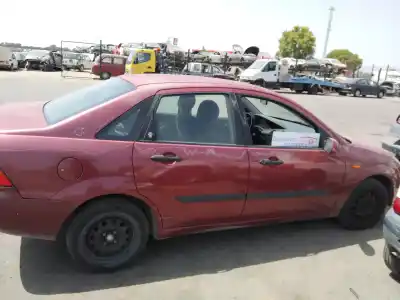 Sloopvoertuig ford focus berlina (cak) ambiente van het jaar 2001 aangedreven fydb