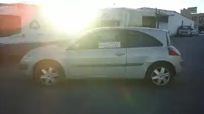 Veículo de Sucata renault megane ii berlina 5p pack authentique (e) do ano 2003 alimentado k4j d7