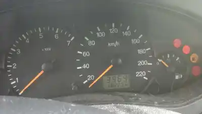 Veicolo di demolizione ford focus berlina (cak) ambiente dell'anno 2002 alimentato fydb