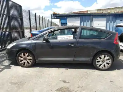 Véhicule à la ferraille citroen c4 coupe collection de l'année 2006 alimenté 9hy