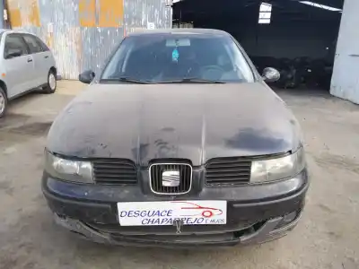 Véhicule à la ferraille seat                                               toledo (1m2)                                                                                                                                                                                                                                               select                                                                                                                                                                                                                                                     de l'année 2003 alimenté asv